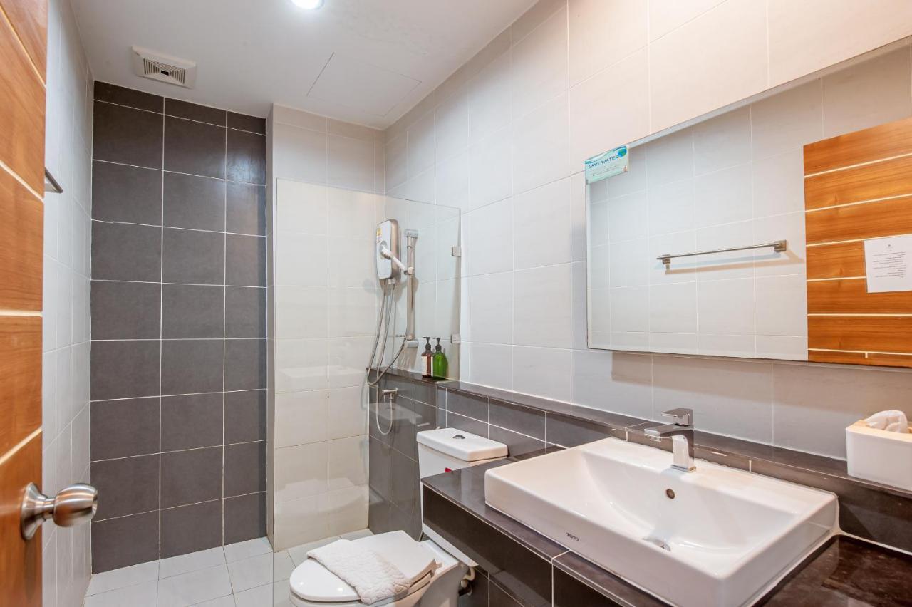 The Living Hotel Samutprakan Bang Bo Extérieur photo